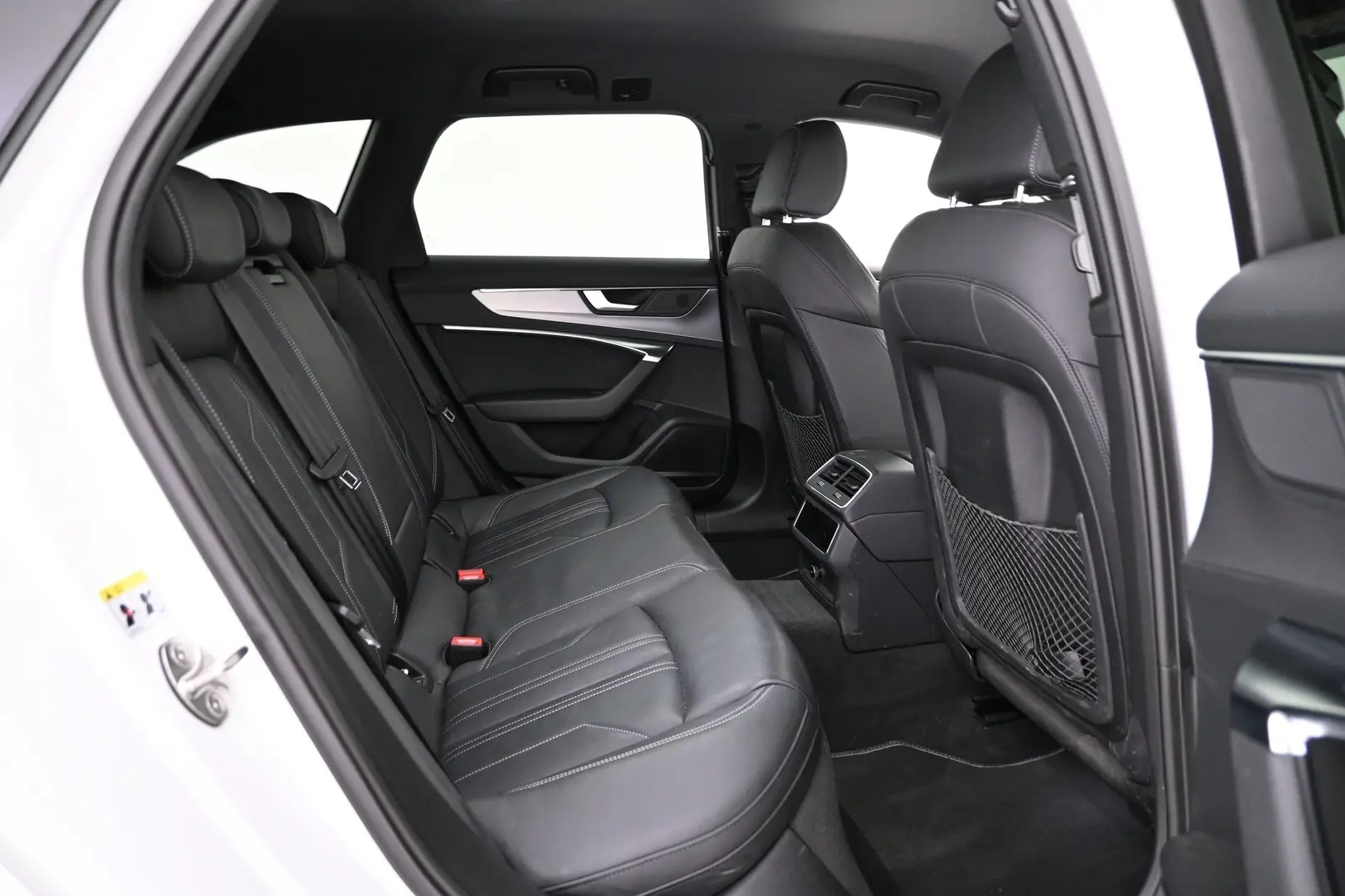 Car Image - 6yLeJR5cqTT8aHlxeuHXbr