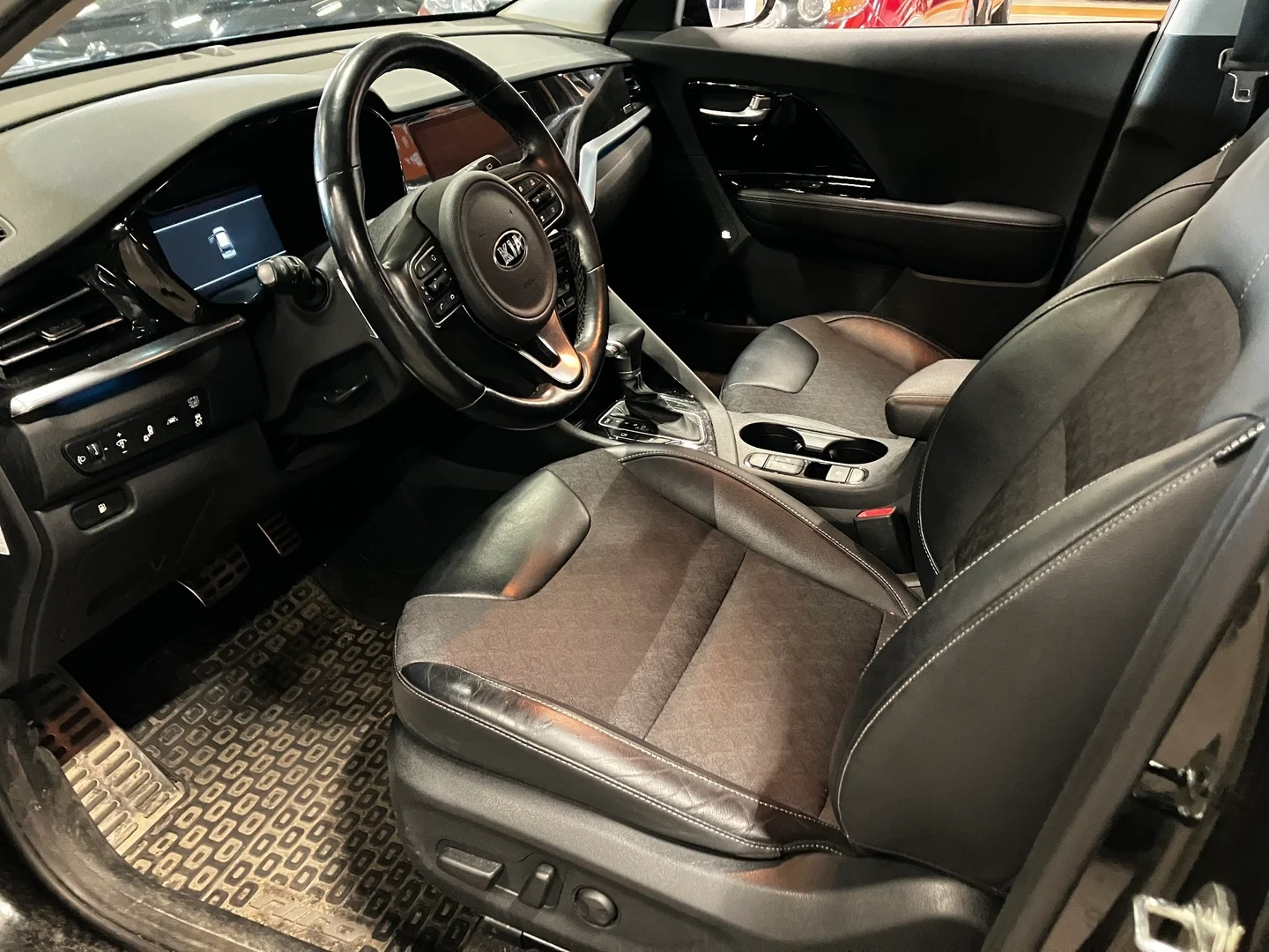 Car Image - p76EZfqqgYD2YuWWoVqJC