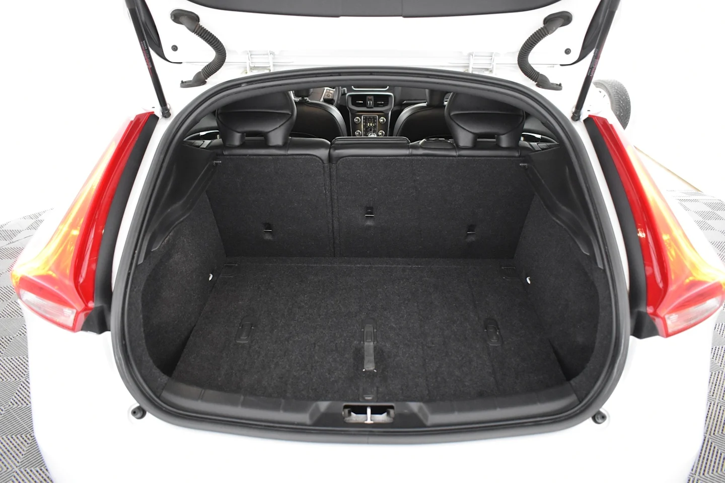 Car Image - ACpPtc6eSuzSezPypMKgg