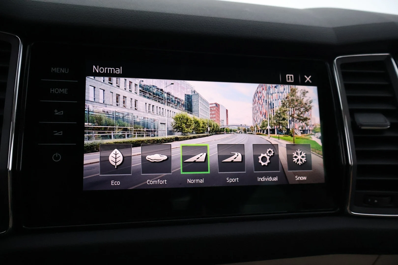 Car Image - XPS1i8zG5o9LzlfuDNN4I
