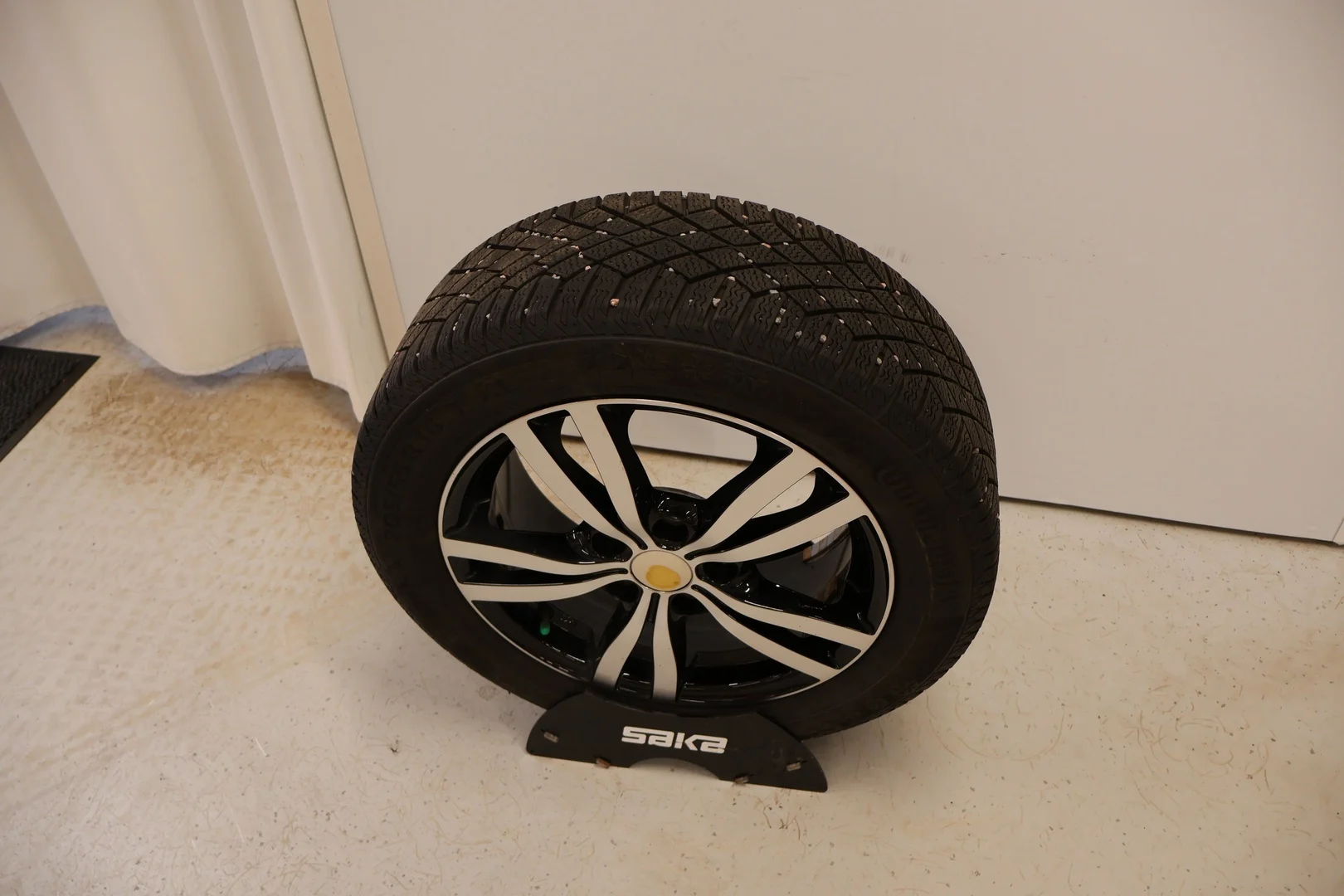 Car Image - 5LGhfiuGlMt9J4Jn30pWRu