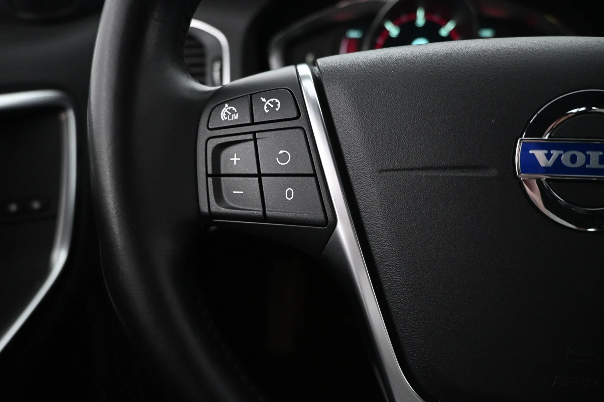 Car Image - 1HJLOsAzlcjUh3lidgyJNn