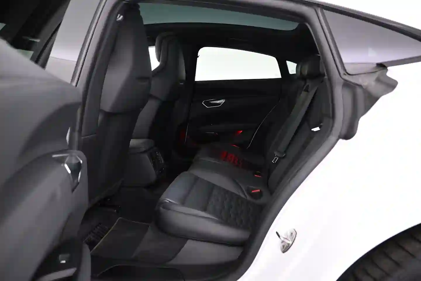 Car Image - 1dnZDa7Gf26mg8YeYR7d3u