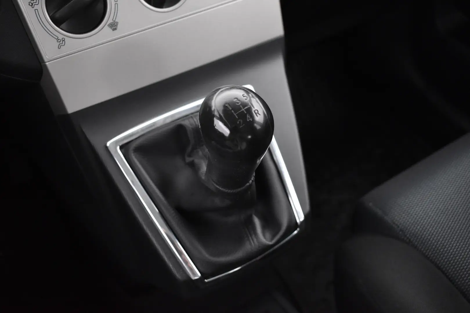 Car Image - 6NNY2N0V1bQ5Jy9XKRCxg8
