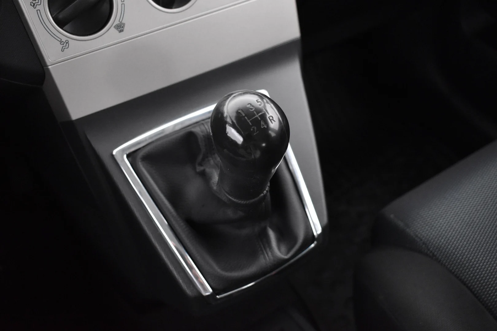 Car Image - 6NNY2N0V1bQ5Jy9XKRCxg8