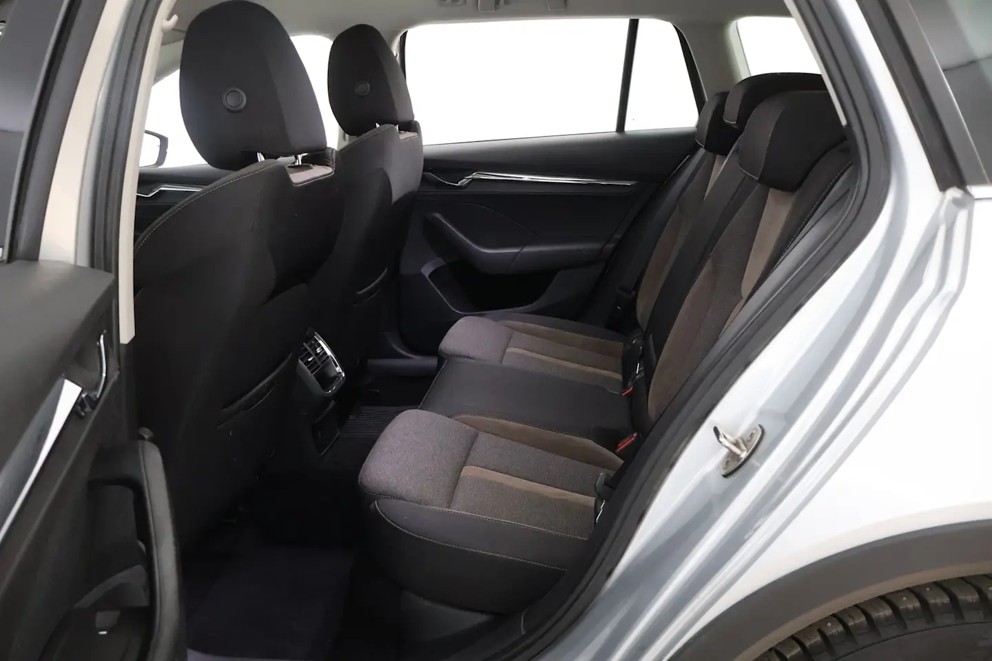 Car Image - 2EfkNSnuqorMw3kbl50LBk