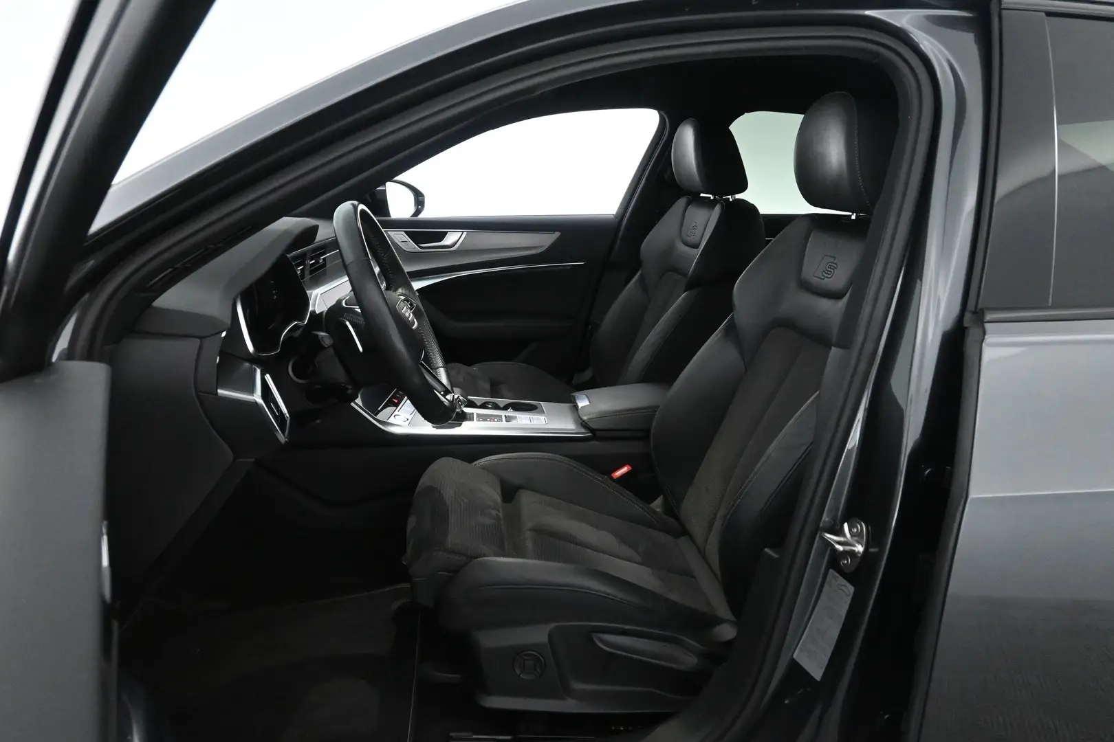Car Image - 38RPOjEloqJ2WpbzLe2fxR