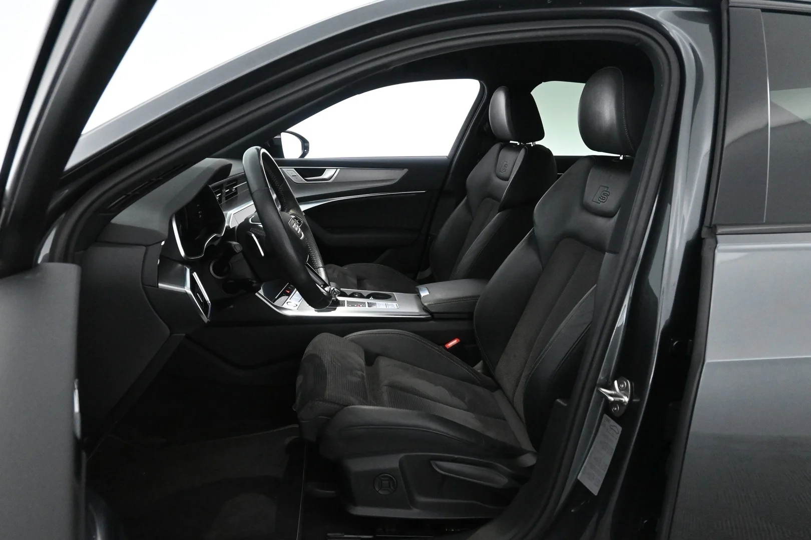 Car Image - 38RPOjEloqJ2WpbzLe2fxR