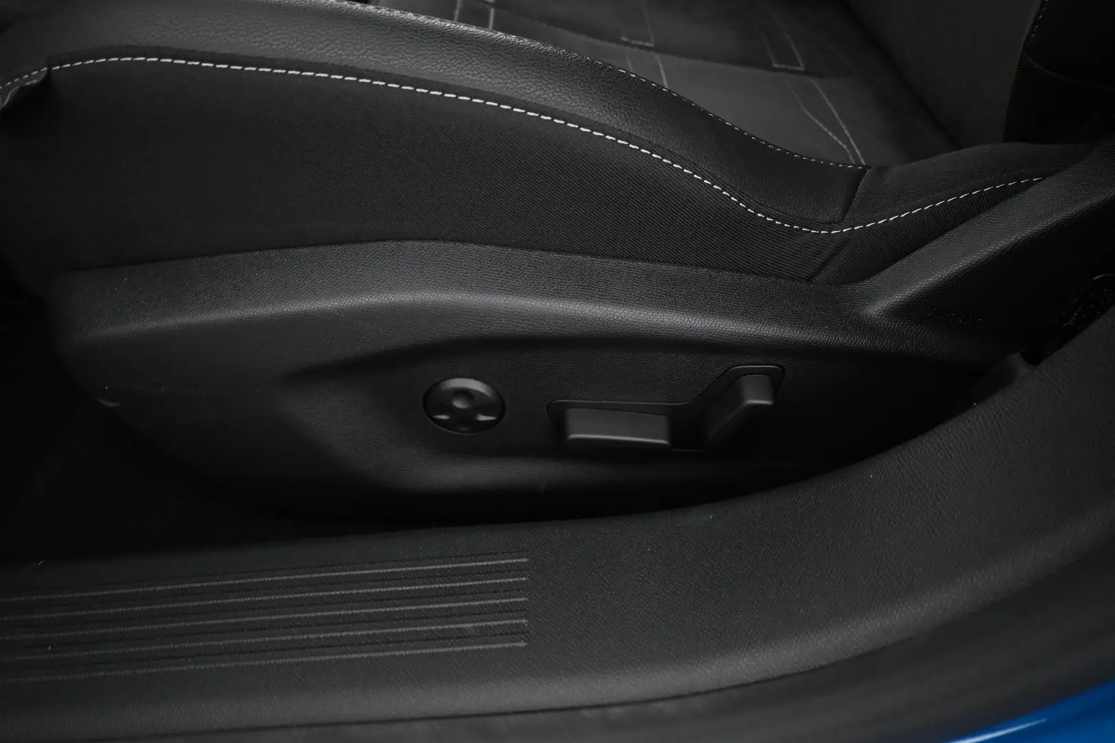 Car Image - e2byUTi1a1cwCr7KkBxIm