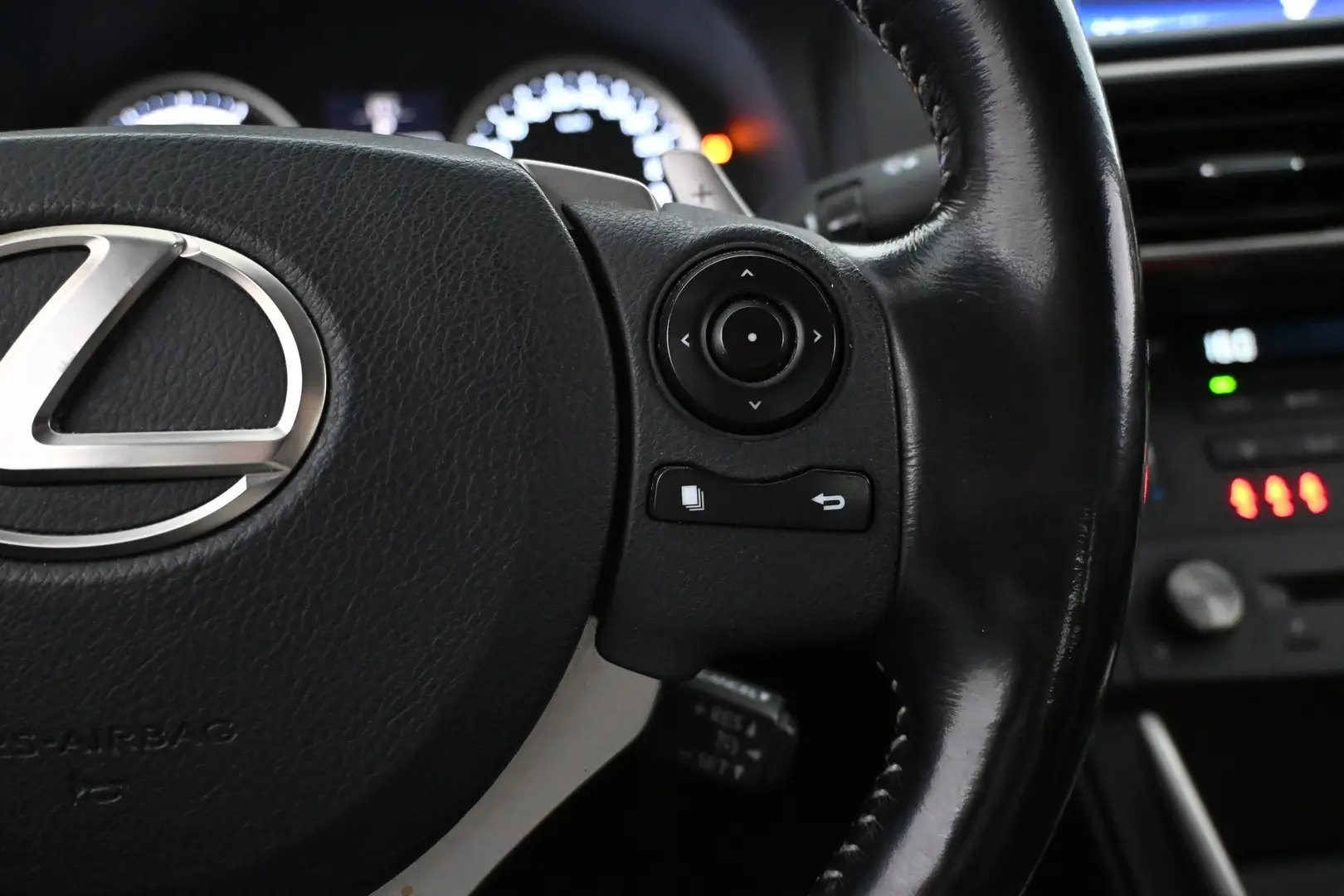 Car Image - 3rWvXhbzmb2l4UVNRs3abO