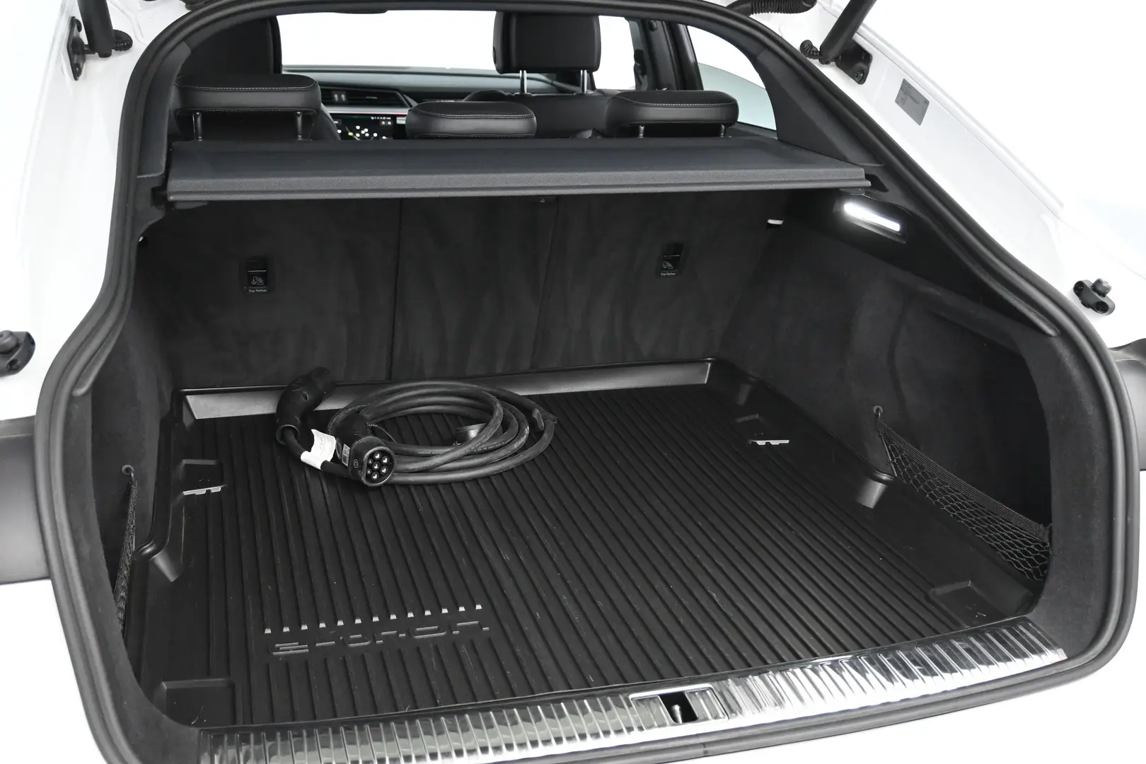 Car Image - 6E8VGmBzF9pgoyVEpYvRcu