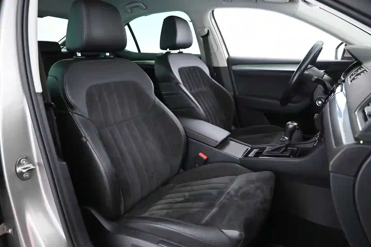 Car Image - 3rhcXen9Avu80hIdzkTKyM