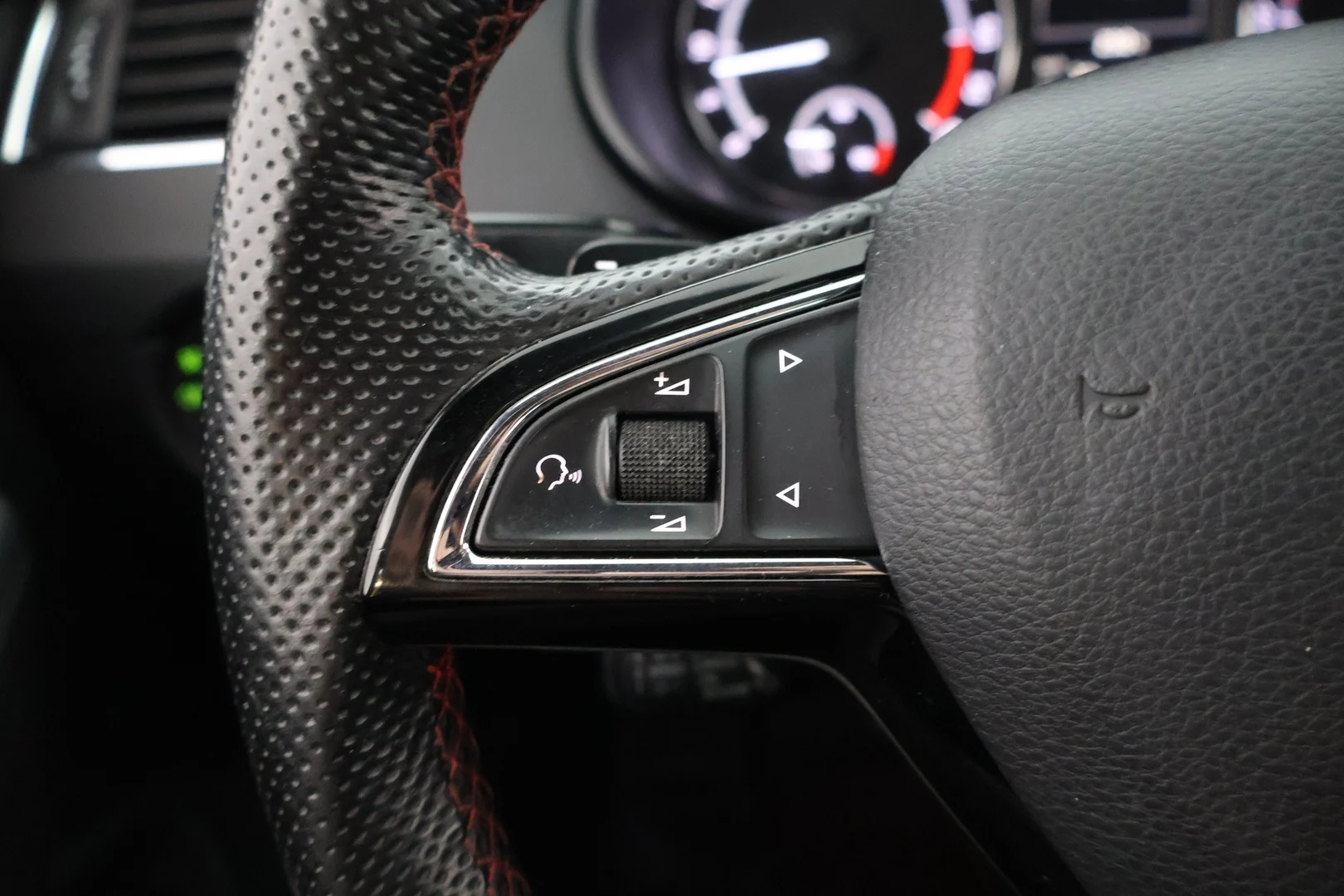 Car Image - 1jdSEFGFNhj0AUrSmadBki