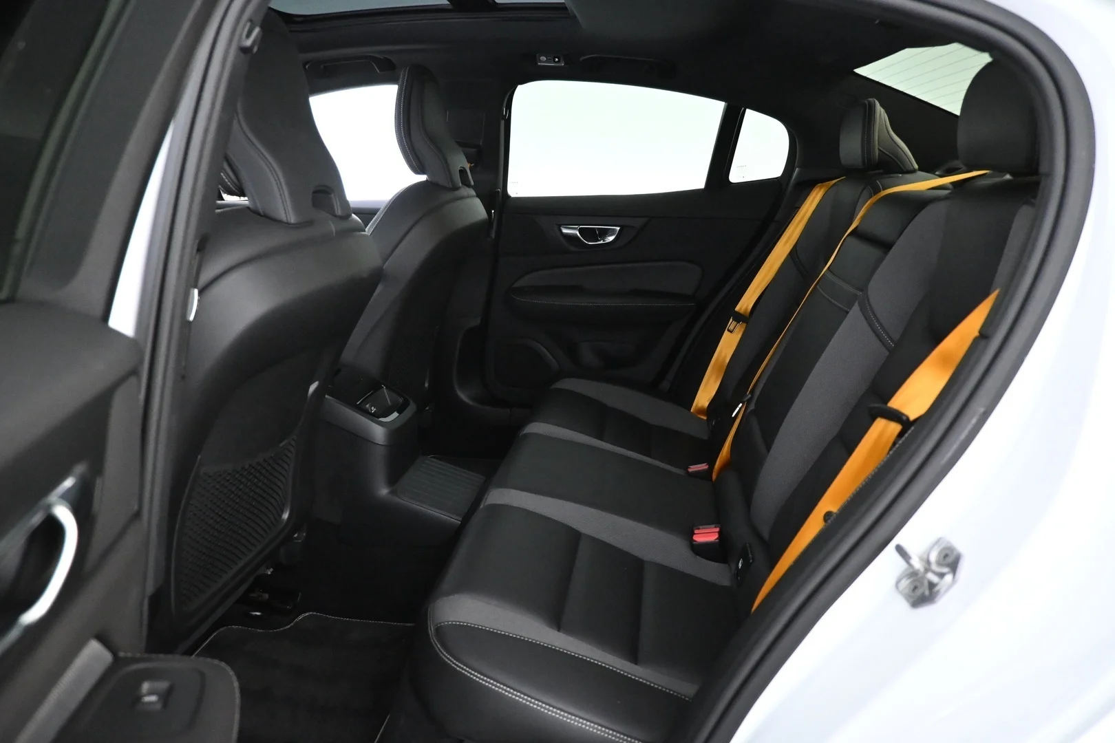 Car Image - 32GvS3yekf1Gi3i9d3I1wF