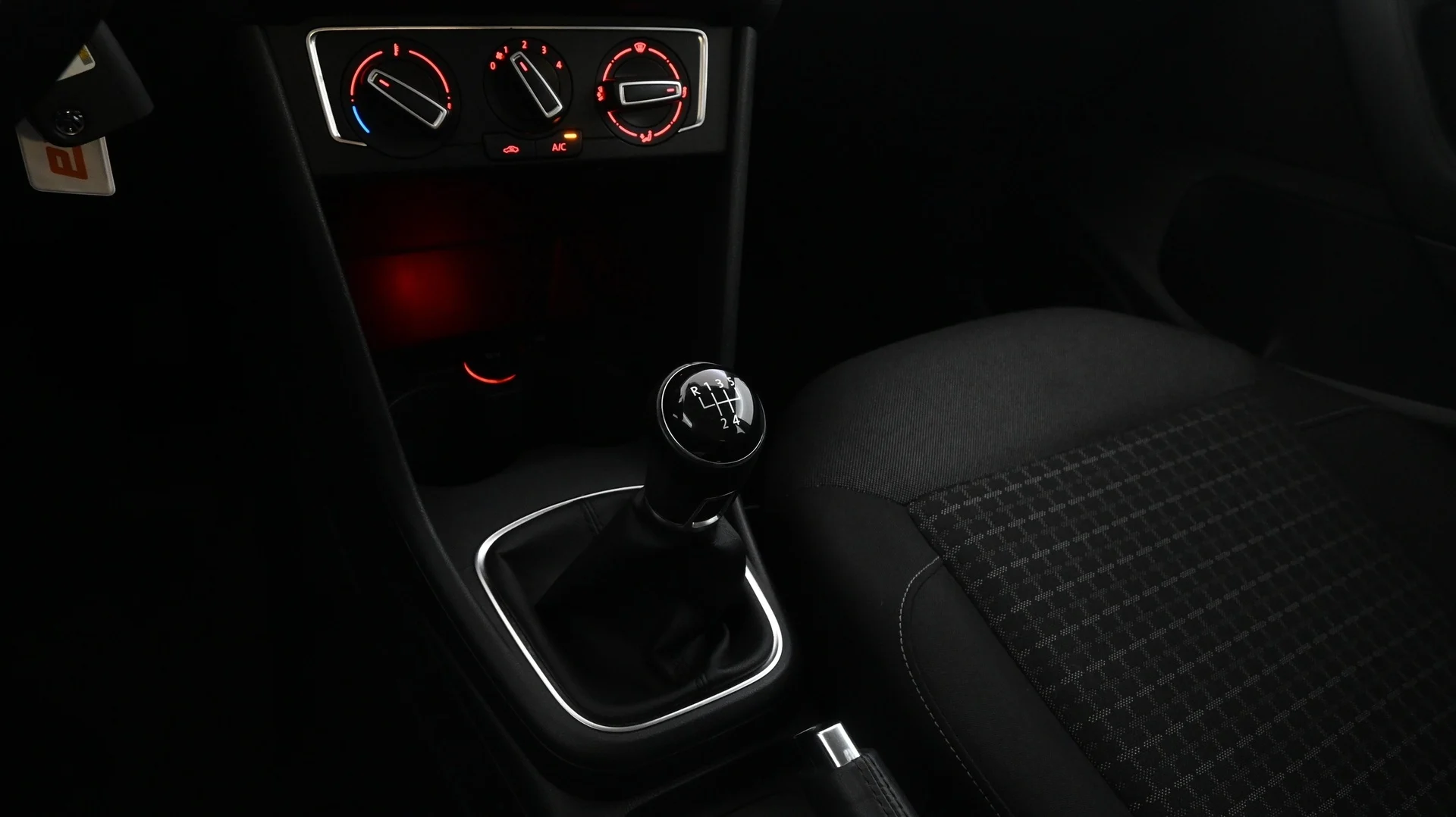 Car Image - 4eXyhsoEzLeNmdTKmIp278