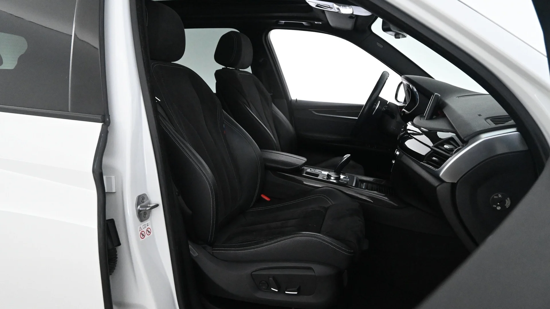 Car Image - 5b0qaLub7pwVMZwWwijONg