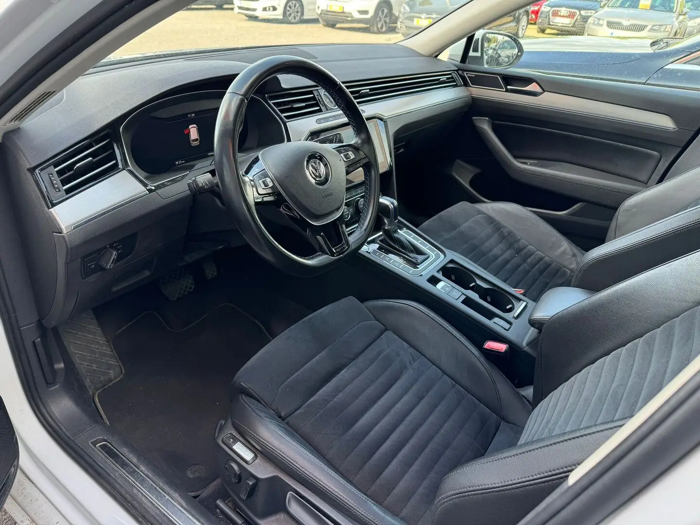 Car Image - aXFmyokDTpKodyWRYlNnD