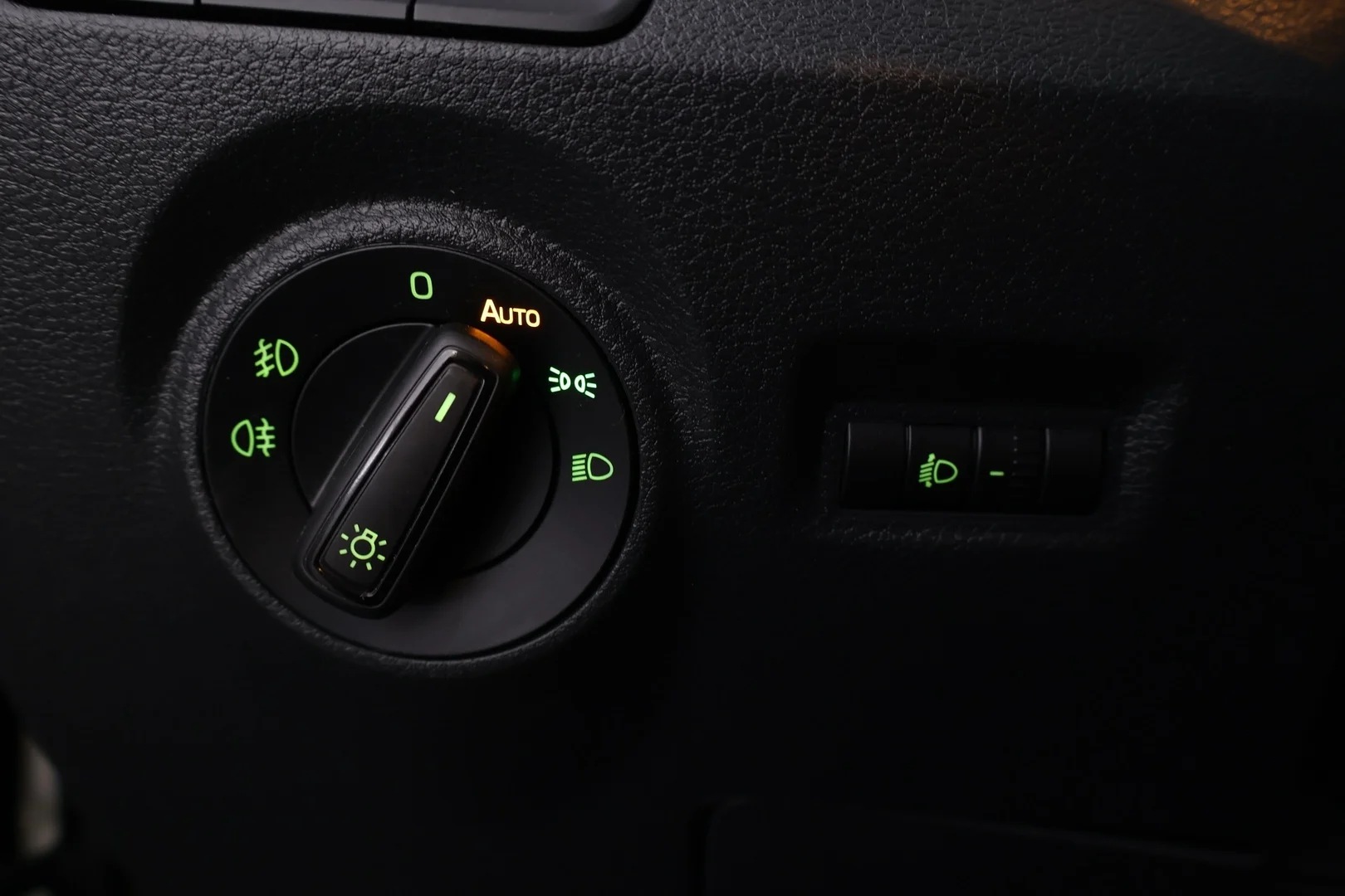 Car Image - 3AbKfPwDA0MqiV5Ytpv6bI
