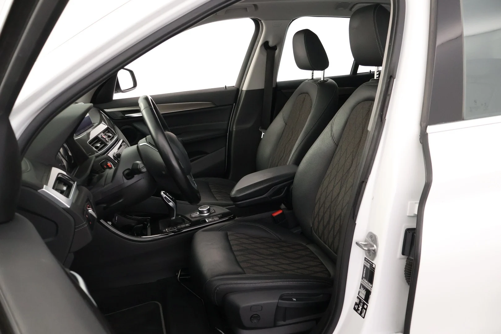 Car Image - 76zAHuIgi8fK0H5pRatdFp