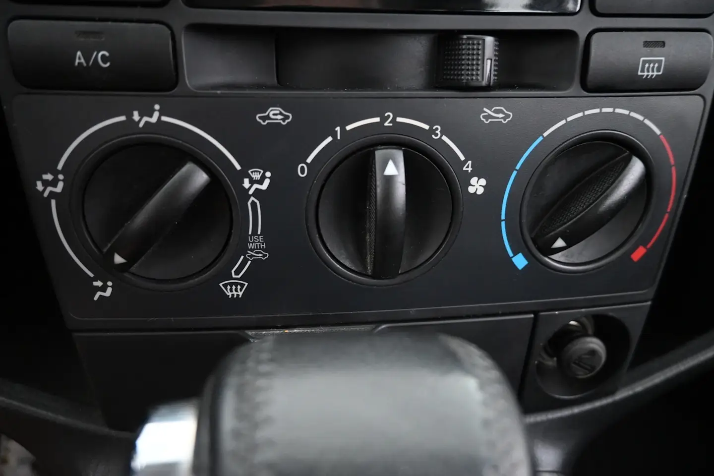 Car Image - 3z5XIPdRKdSnTrwzjjnVur