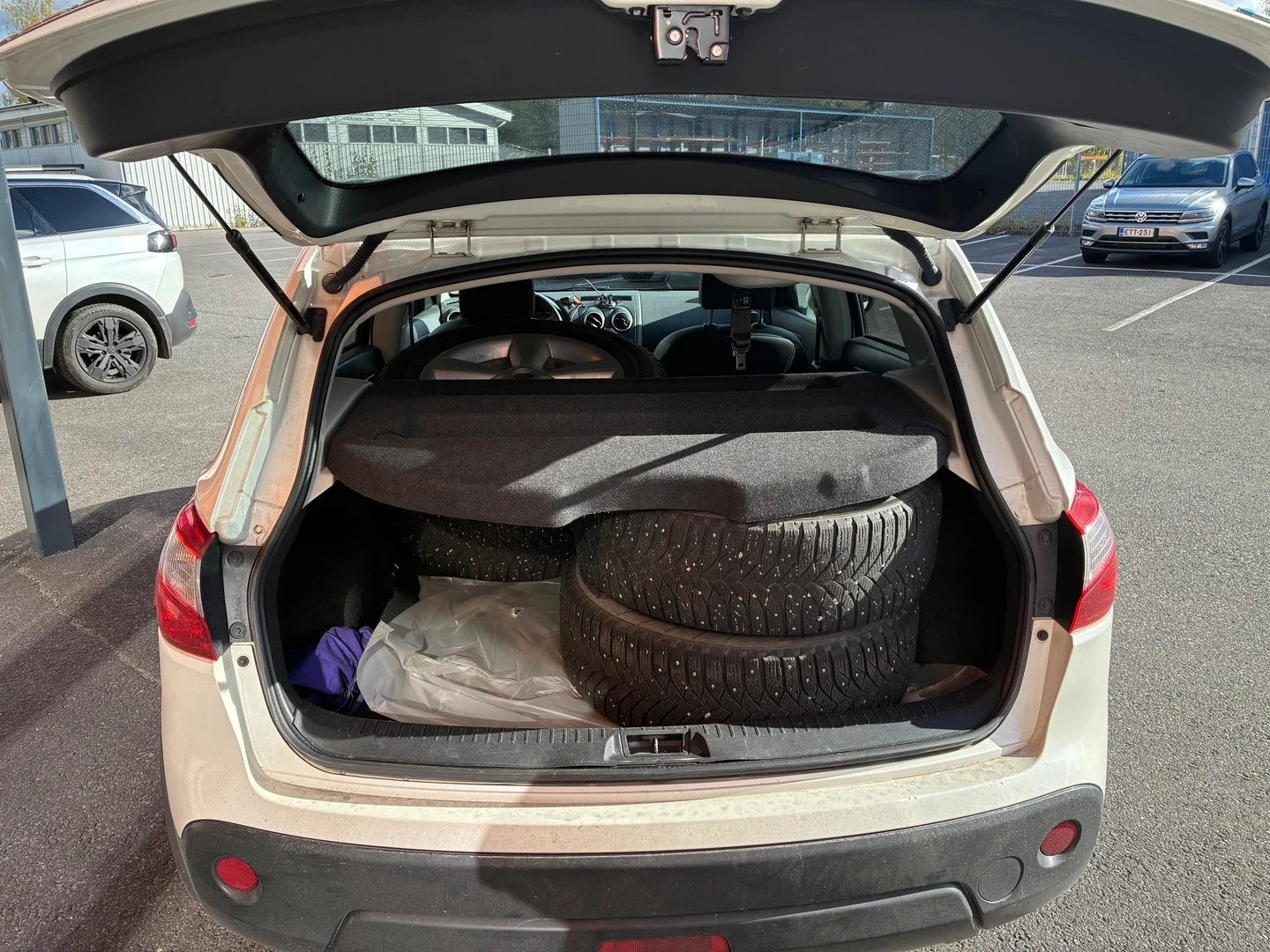 Car Image - 5Zi9OBddze4OUsihHwKVjx