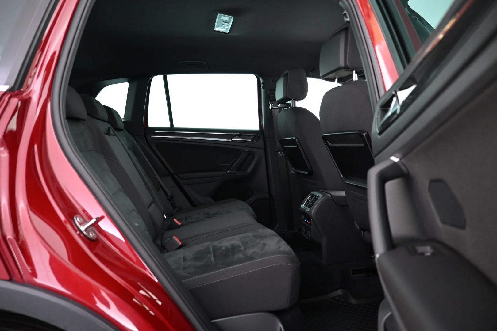 Car Image - 6cMPbRnynJ8N3dvHnqtQ3e
