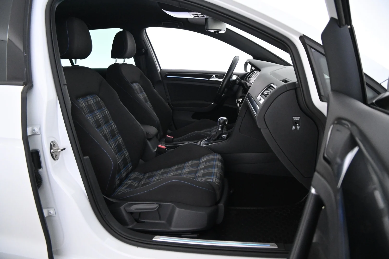 Car Image - 4Ee8yIp8GJ6hFmAie30tKy