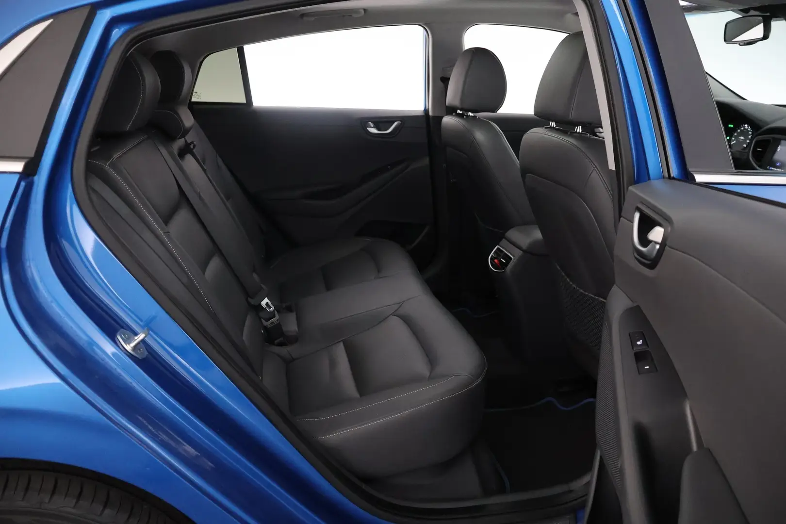 Car Image - 3IzQ7RHg92QzaD4eM3PXHz