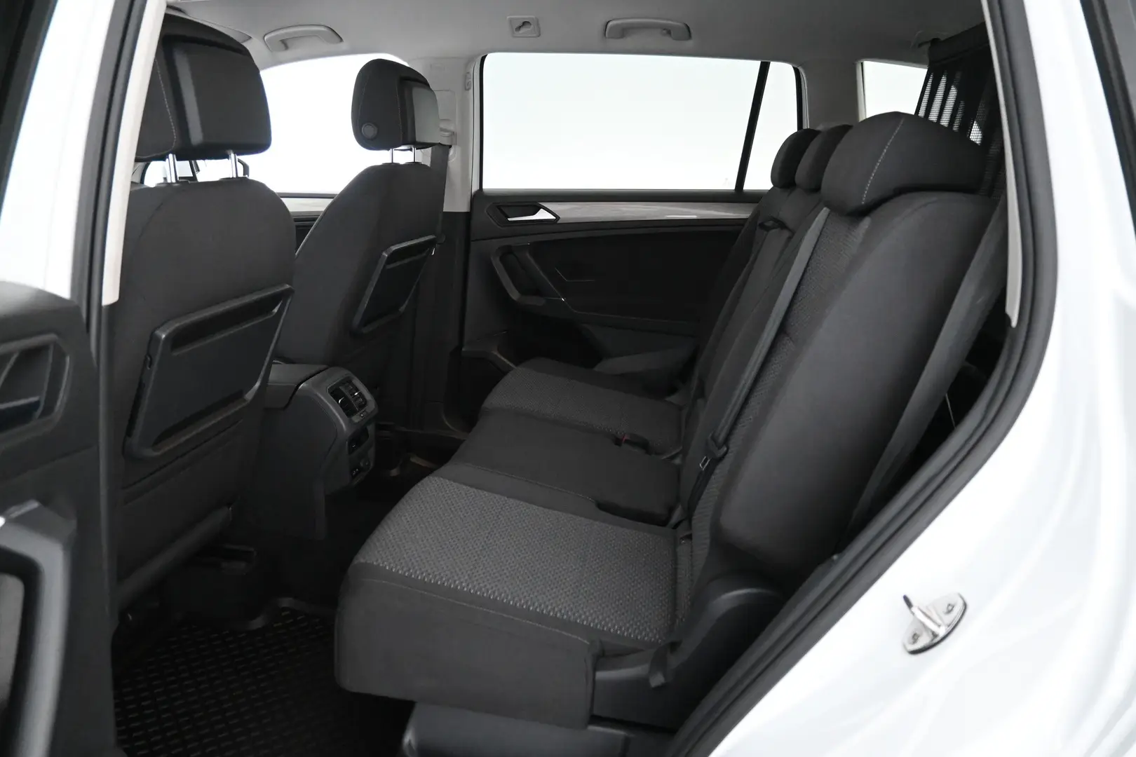 Car Image - 2Lo66UZKFpDlumonoHXi0G