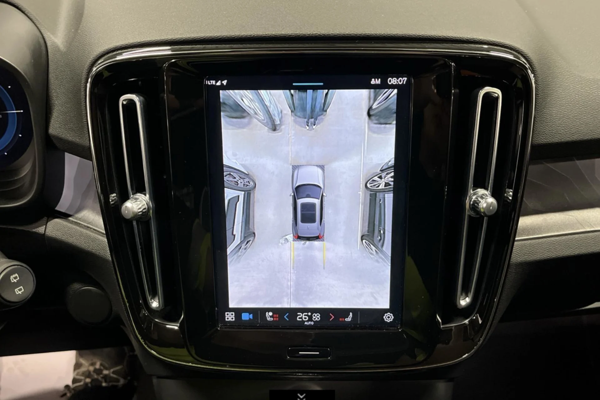 Car Image - 1luzKeOXComeMJFng3RC7Z