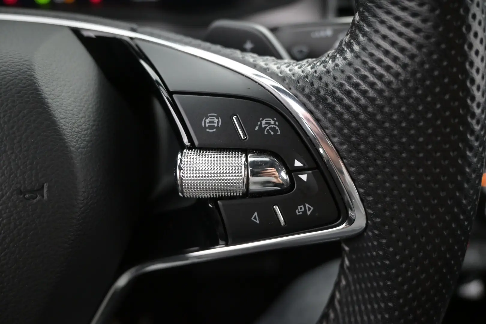 Car Image - 5Q7TPXnHgjJXTB5Whzotox