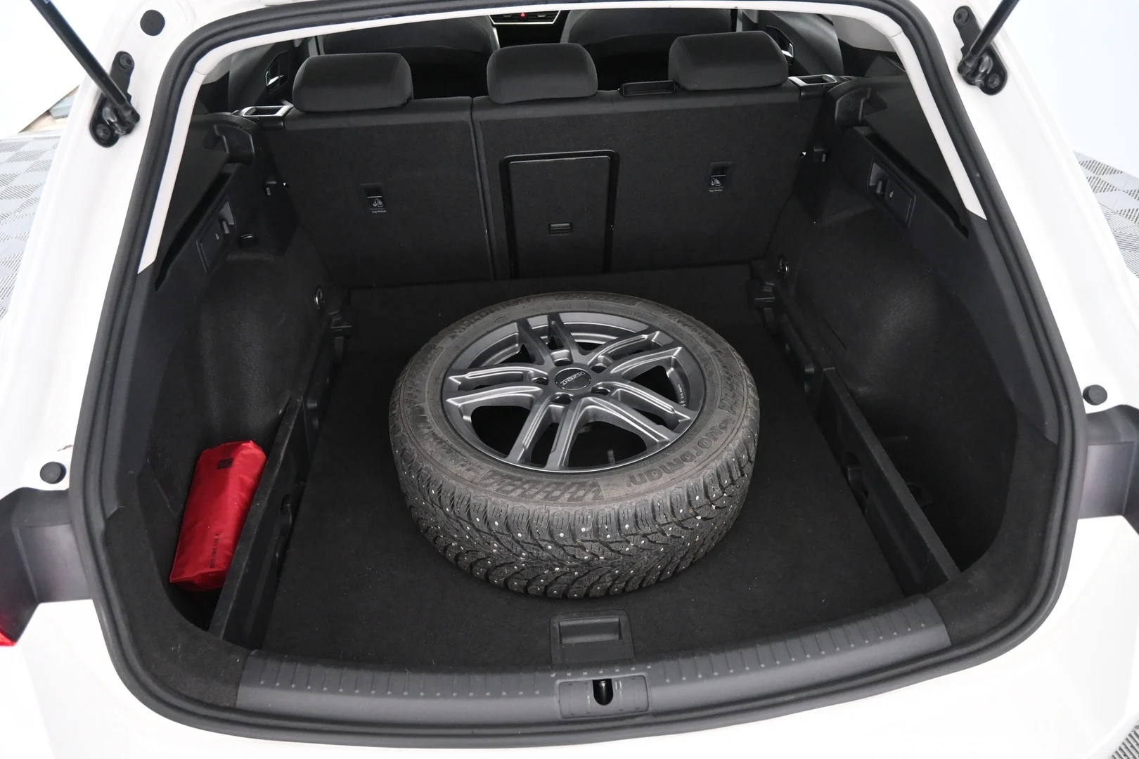 Car Image - 6BpD9nHUfbxQisxqGgGECV