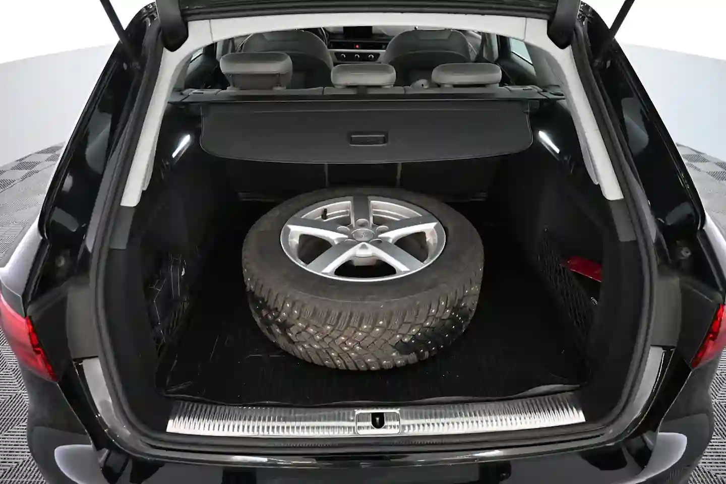 Car Image - 7Ji2oQ9T0EyNeCa5CV9ZKj