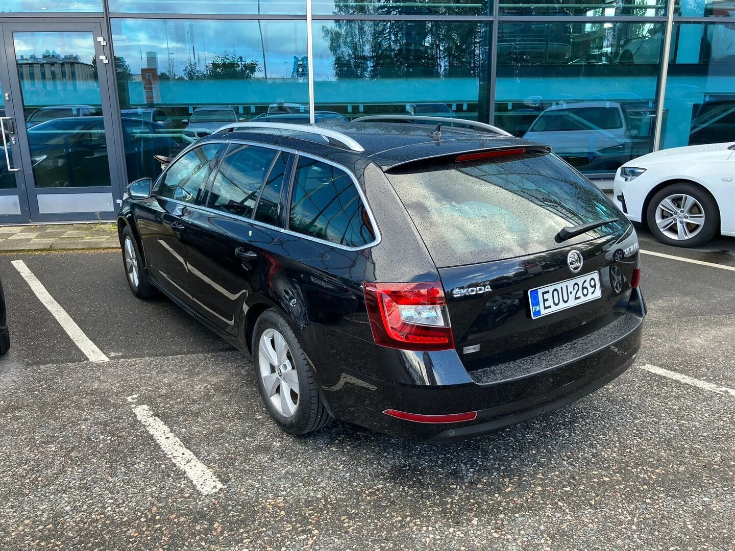 Car Image - 3p0Z83oNSd3vdikneDFNVR