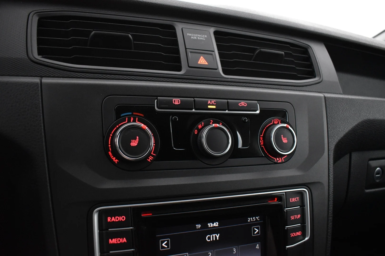 Car Image - zD1OdSiS8CsbaVbxRp9TU