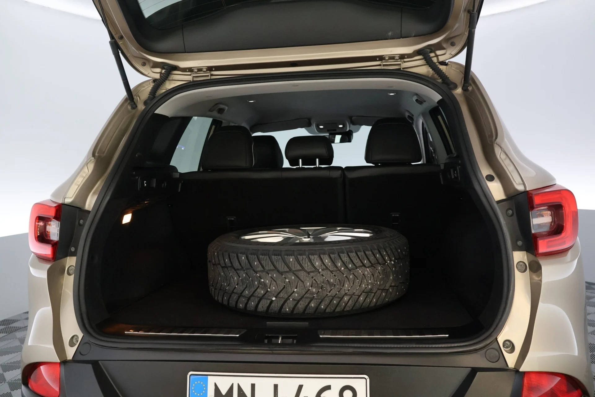 Car Image - 64a5Cgm1776RnAGv49gxWT