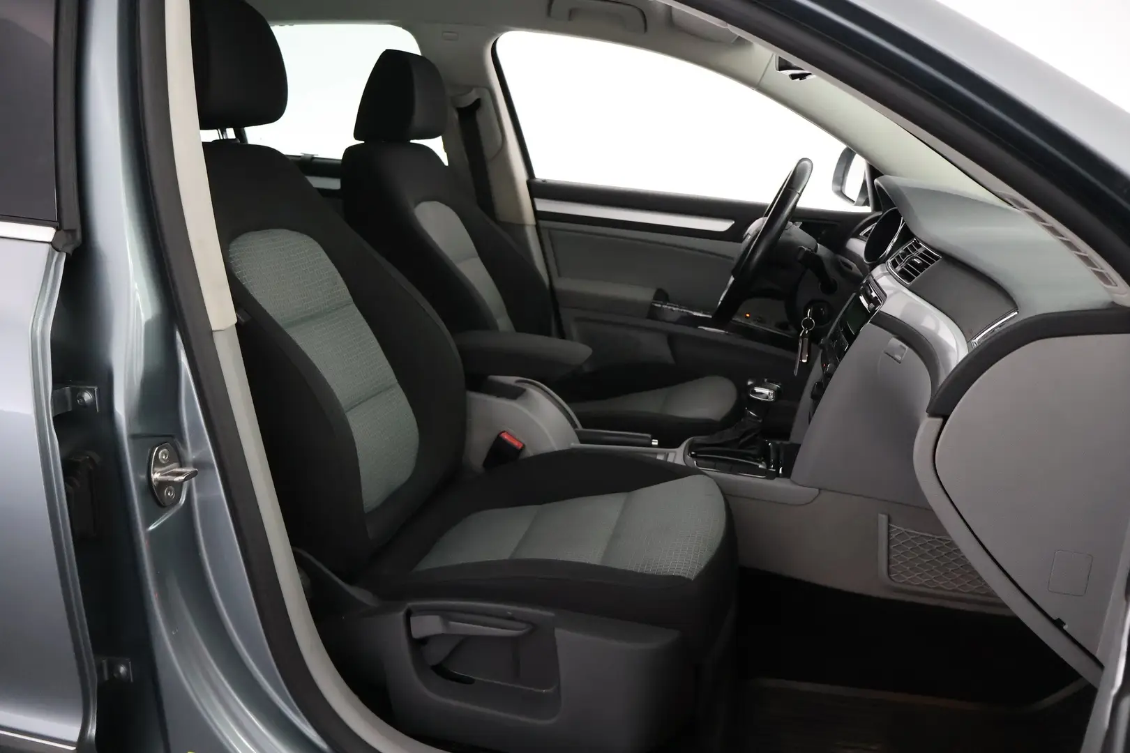 Car Image - FsTkKYT7XoojYjjK0pqFY