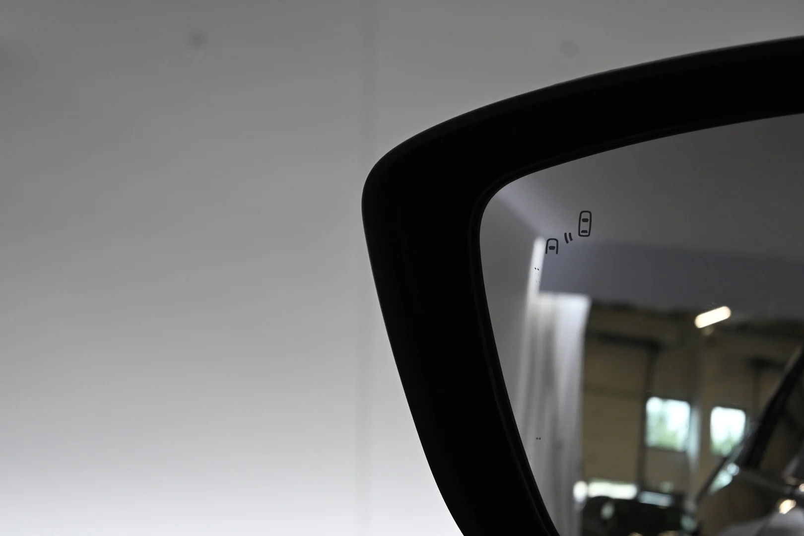 Car Image - Lv1YOgwjH1tFVjlzuKccZ