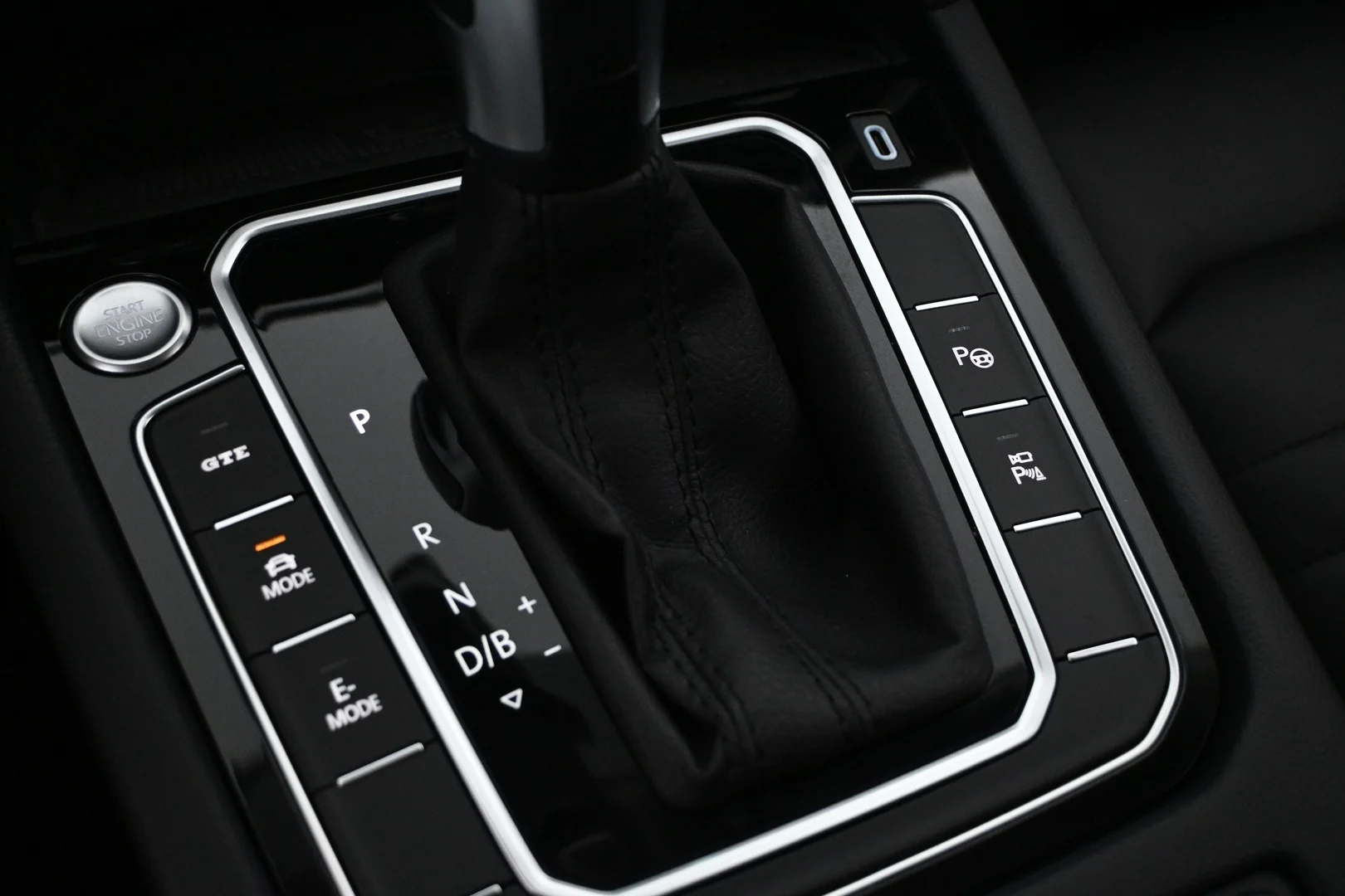 Car Image - 20S2UE41TiDYMDDlW1Pm25