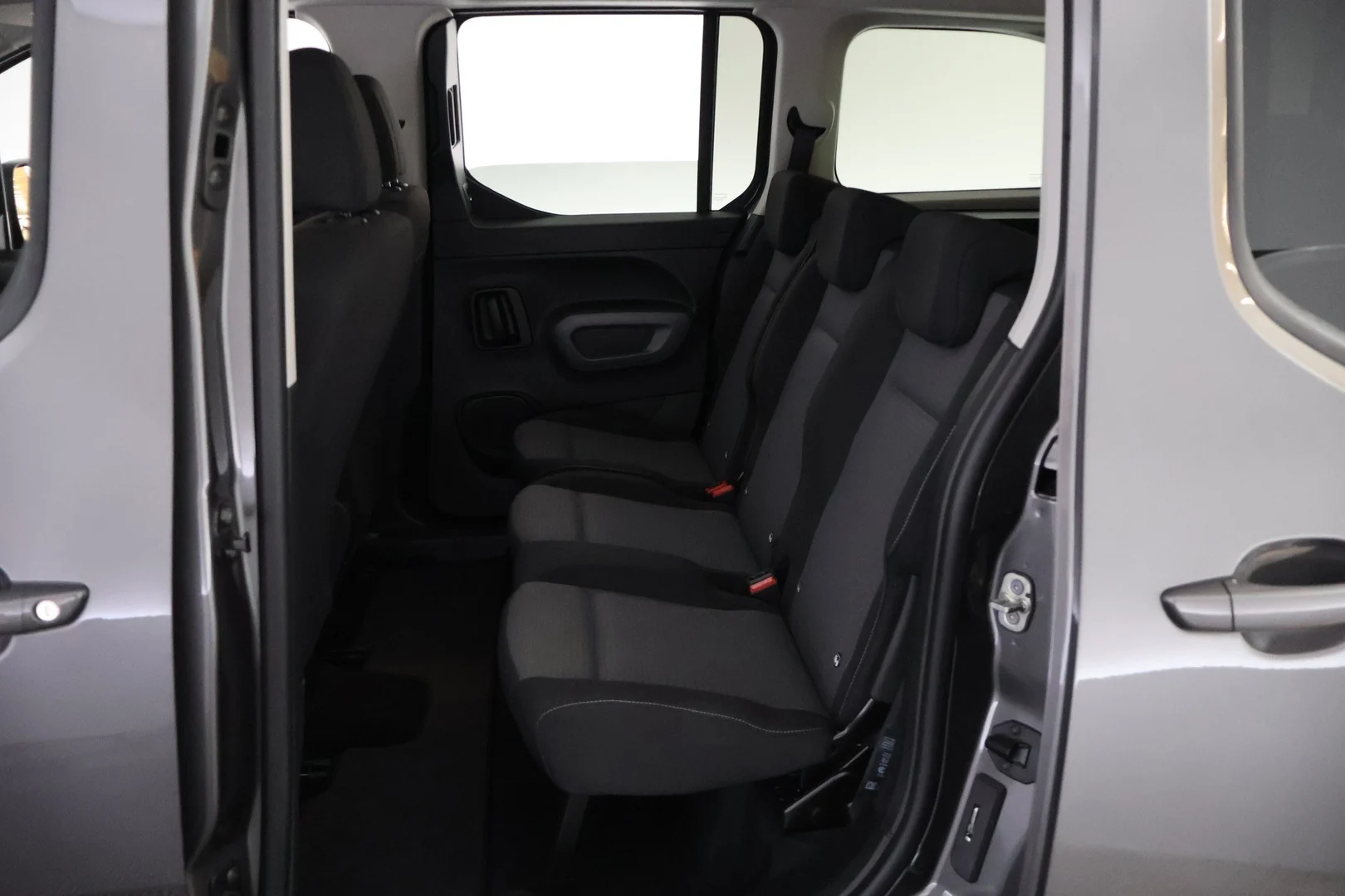 Car Image - 6ZKK2Cj3Wf7jb6D9f2Of75