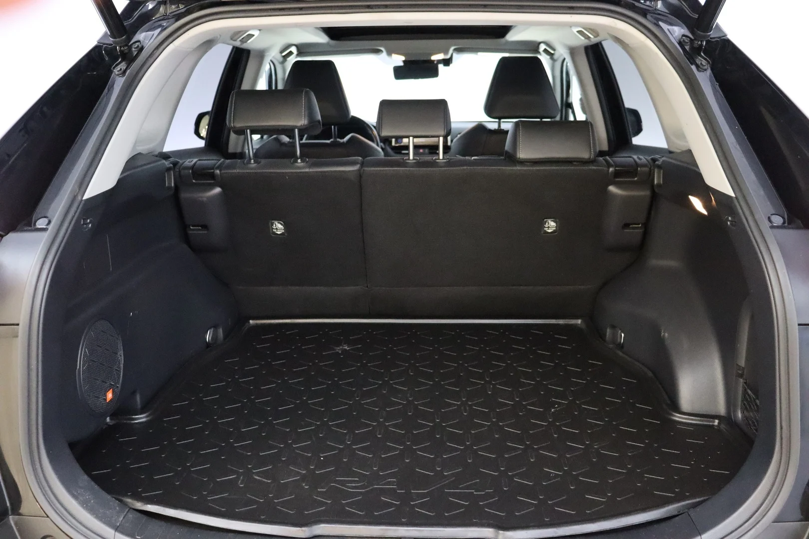 Car Image - JD7RcbhDAQQ50u8NfUptl