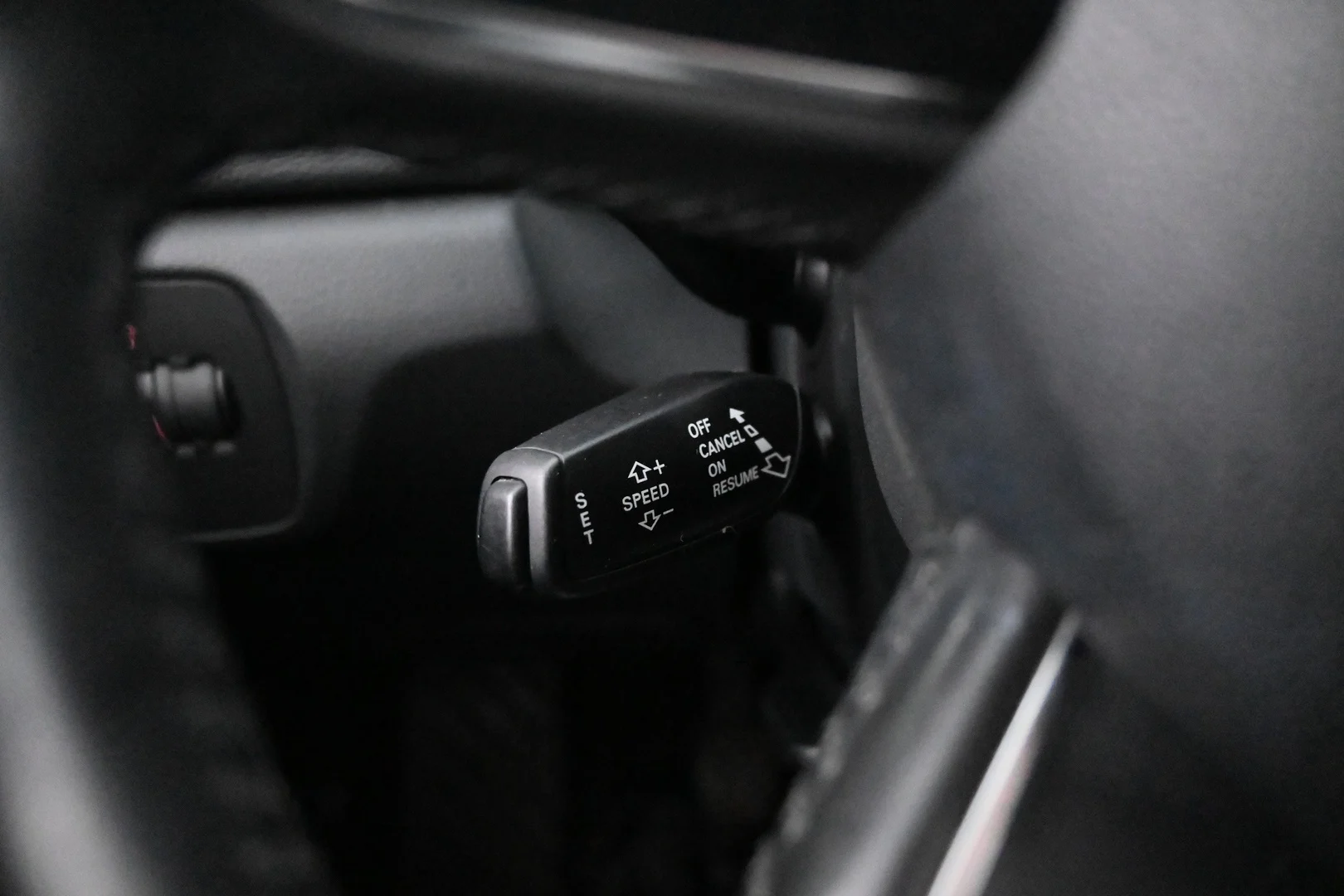 Car Image - 2d5E62loBz8VlGDLG6Rl8F