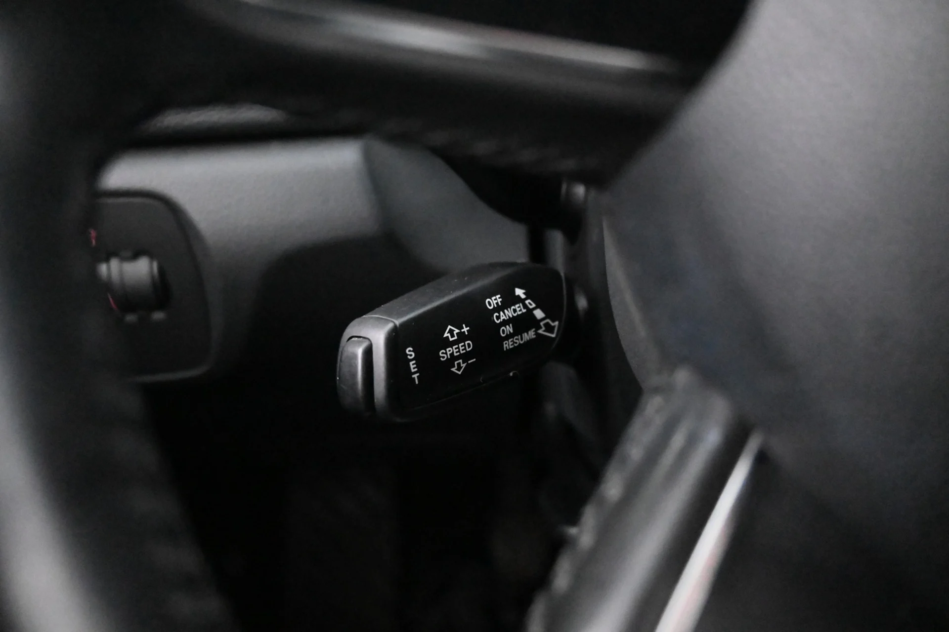 Car Image - 2d5E62loBz8VlGDLG6Rl8F