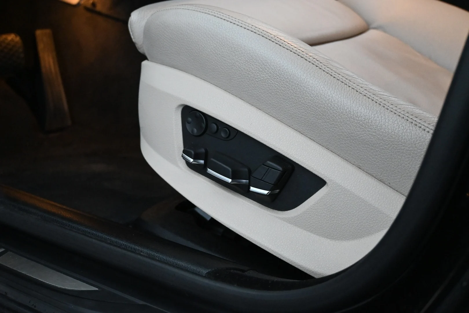 Car Image - uSJdN3hQxksJyTxFyt2OE