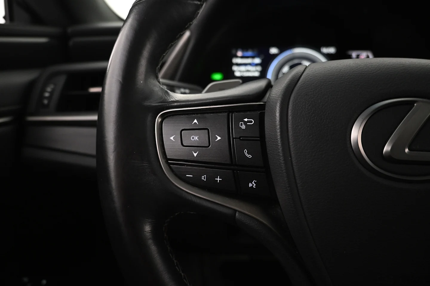 Car Image - iDVTGOn2b5sG4IIegPqFf