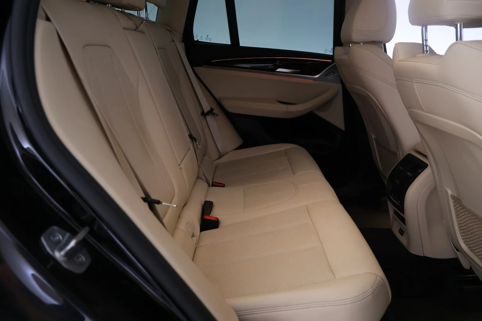 Car Image - VJ1n2UmIDqIPLtmAGFjMp