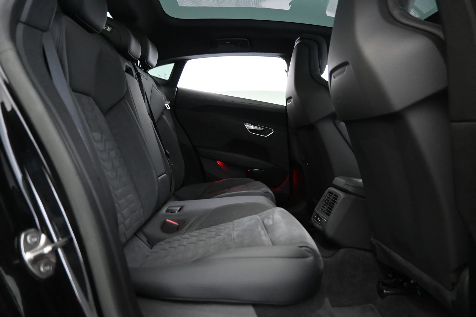 Car Image - 7btMBjPlvkDXS2skWg8tVs