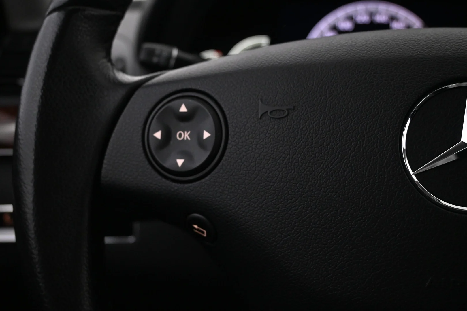 Car Image - 6I3wf5kPLuSaazfxho3CTl