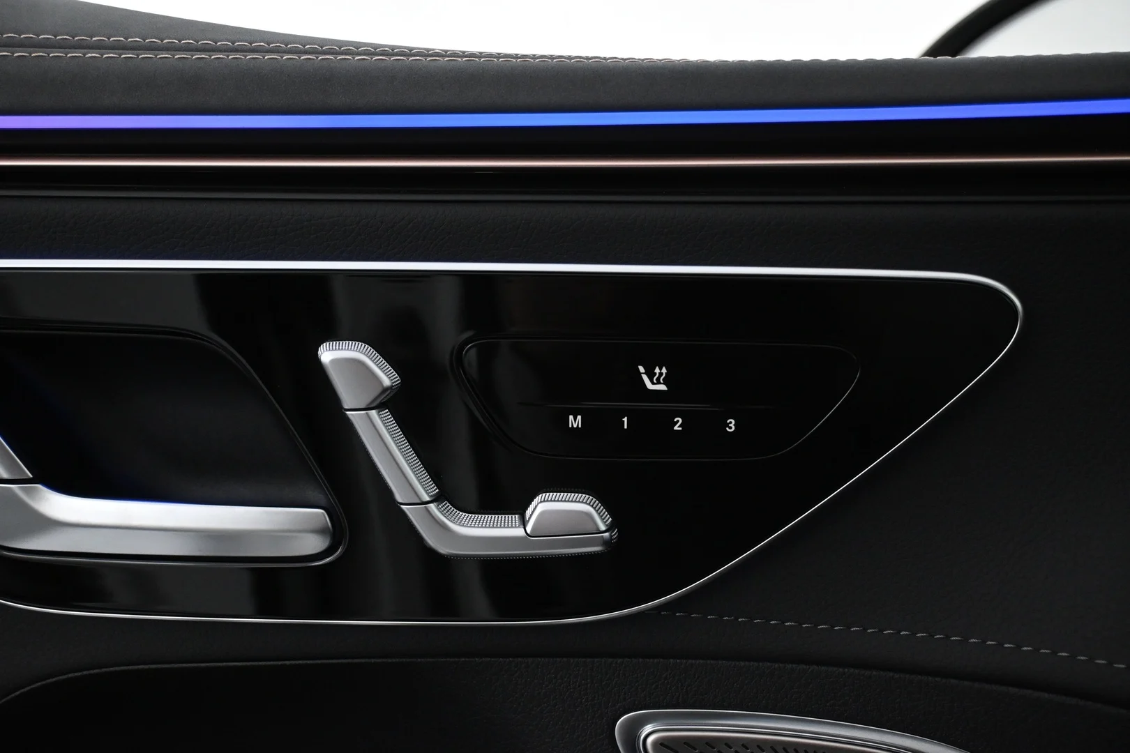Car Image - 4qCFsJLHEQYdMk4gBM8ISd