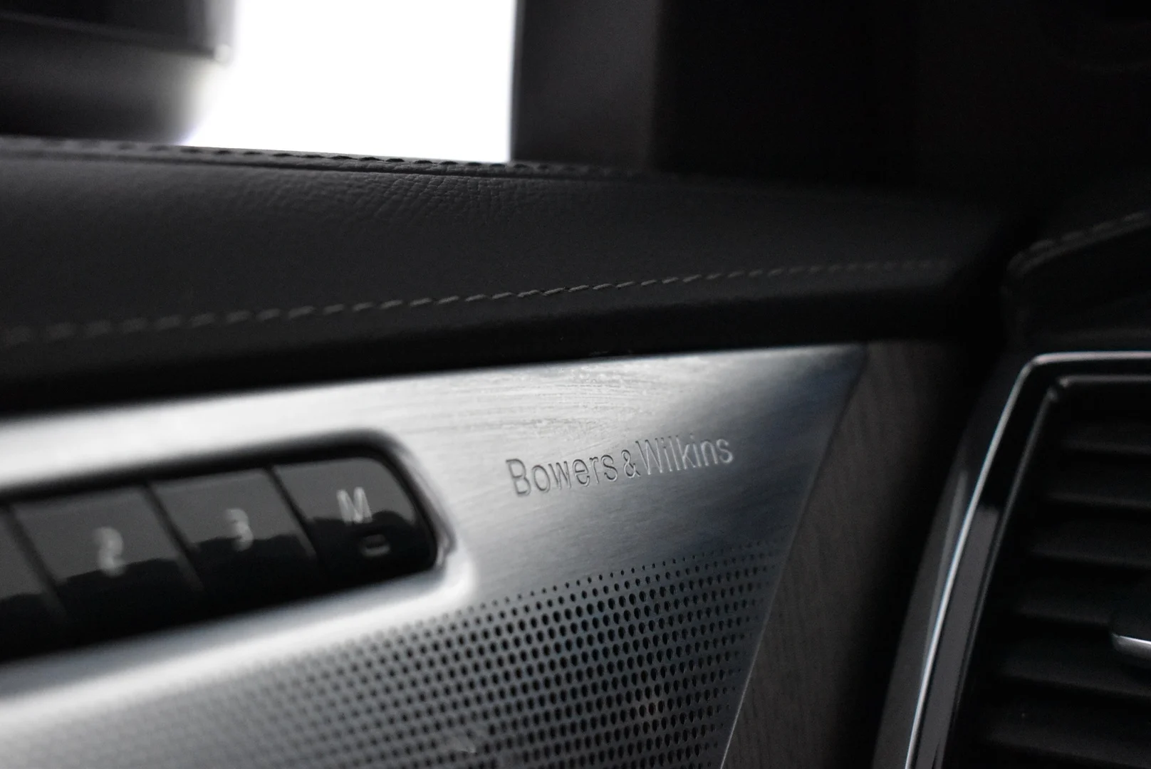 Car Image - 2Ky2hcMWNUhvbrDxqzSLZ6